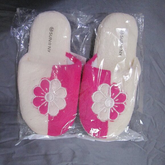 Adorable NWT SUN NY GIRLS IVORY AND PINK FUZZY SLIPPERS SIZE 12-13 (APPROX 31) - Picture 1 of 4